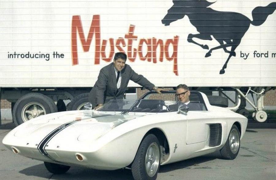  Ford Mustang Roadster Concept Car 1962 года  (фото 9 из 29)